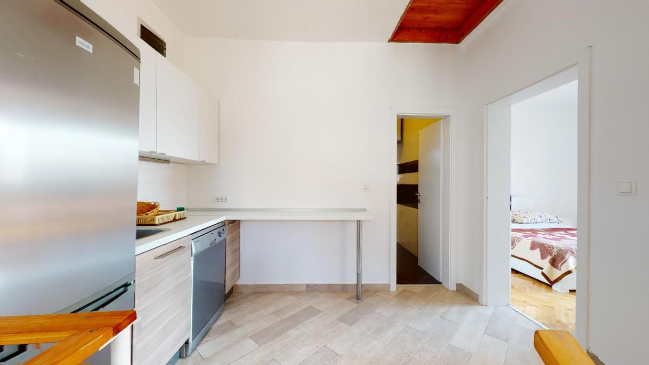 Apartments Riva Metajna Eksteriør bilde