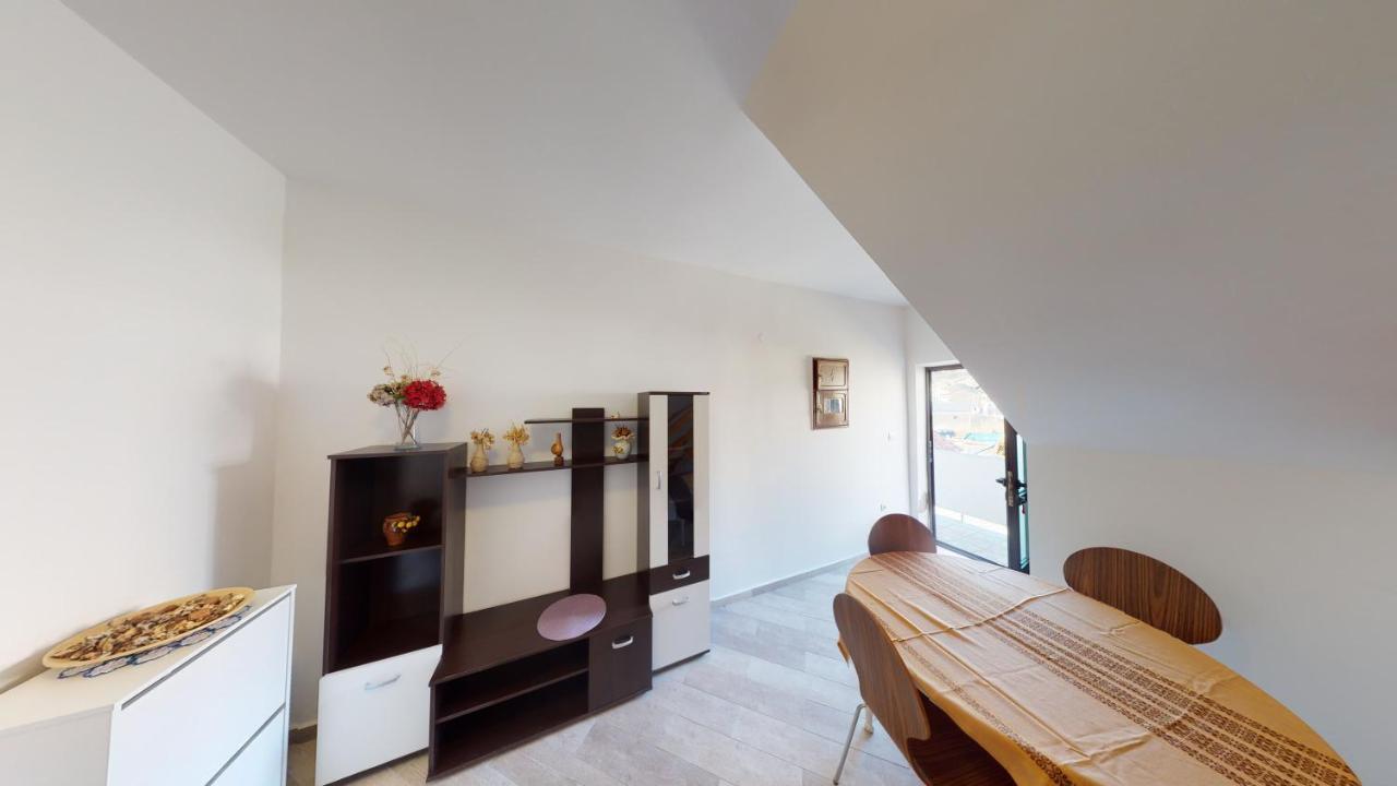 Apartments Riva Metajna Eksteriør bilde